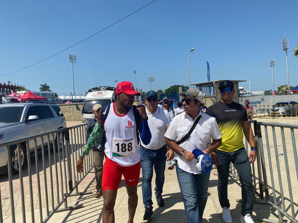 El atleta Anthony Zambrano y el alcalde Alejandro Char