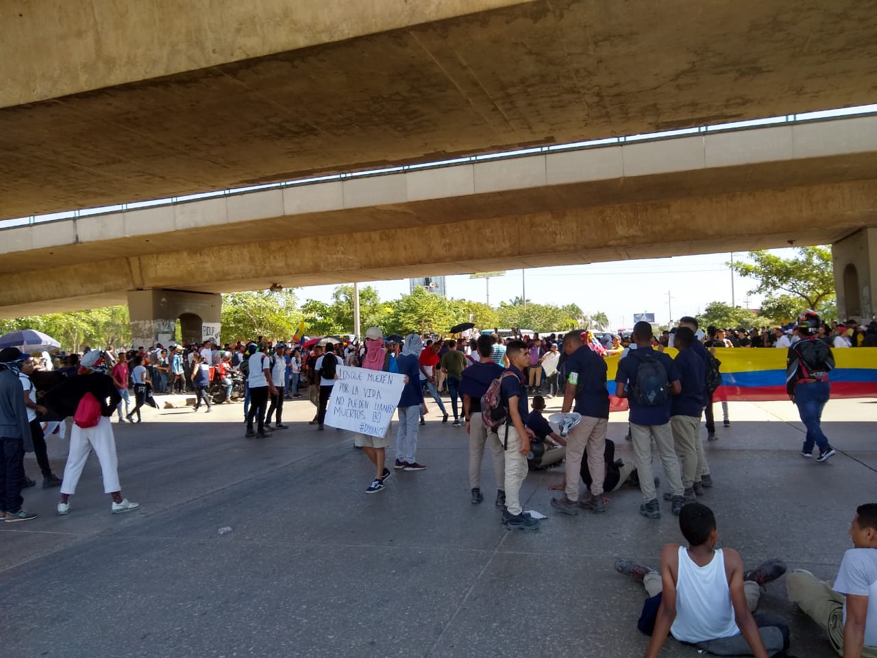 Estudiantes del SENA en el bloqueo.