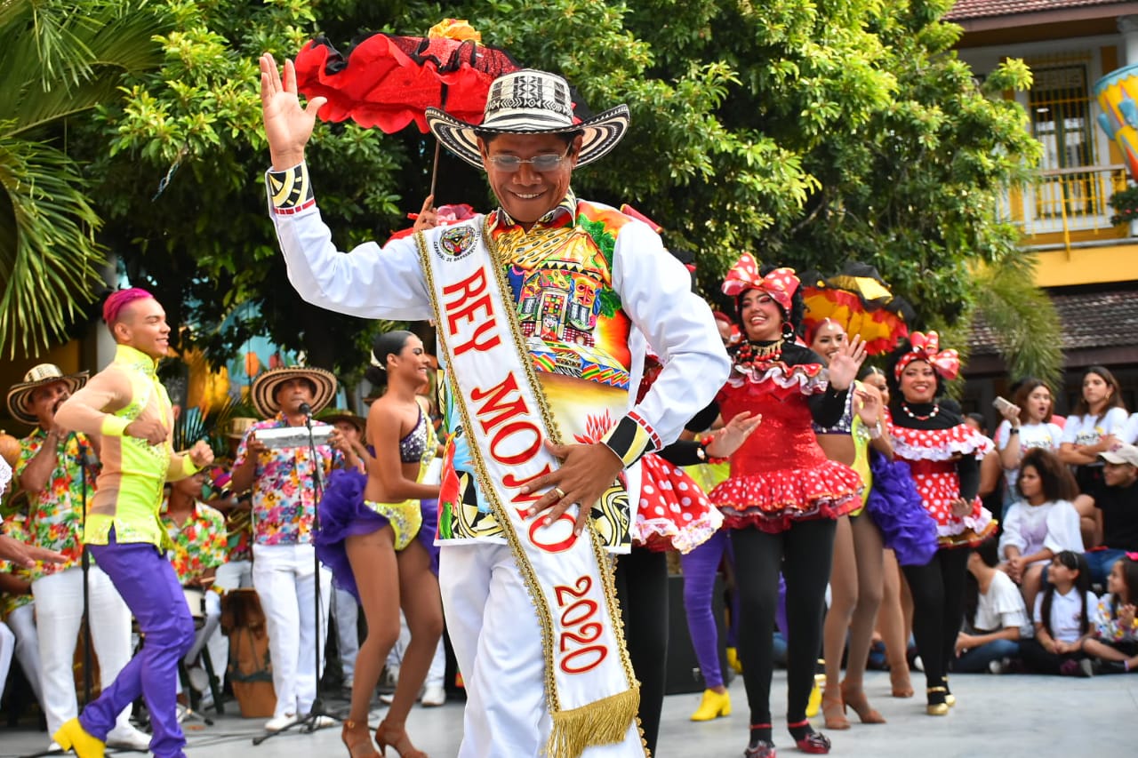 El Rey Momo Alcides Romero.