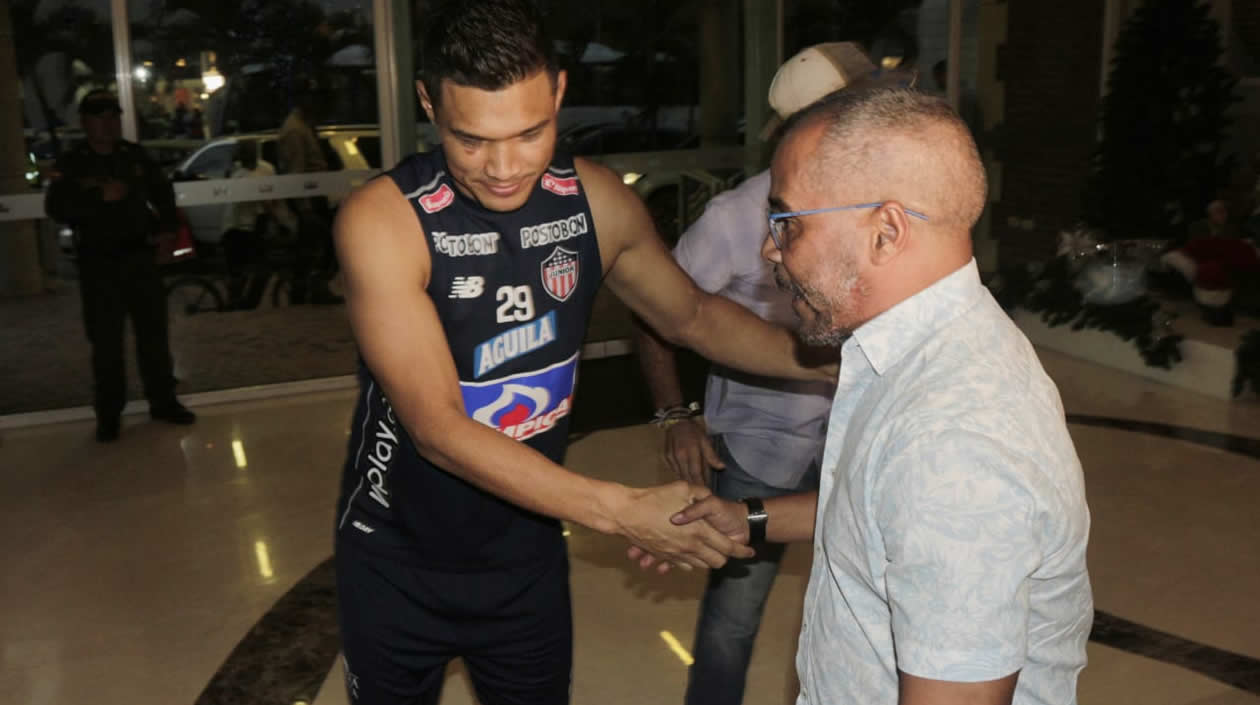 Teo también se despidió del jefe de prensa de la Alcaldía Ricardo Villa, quien fue desplazado por el Alcalde para la entrevista a Teo