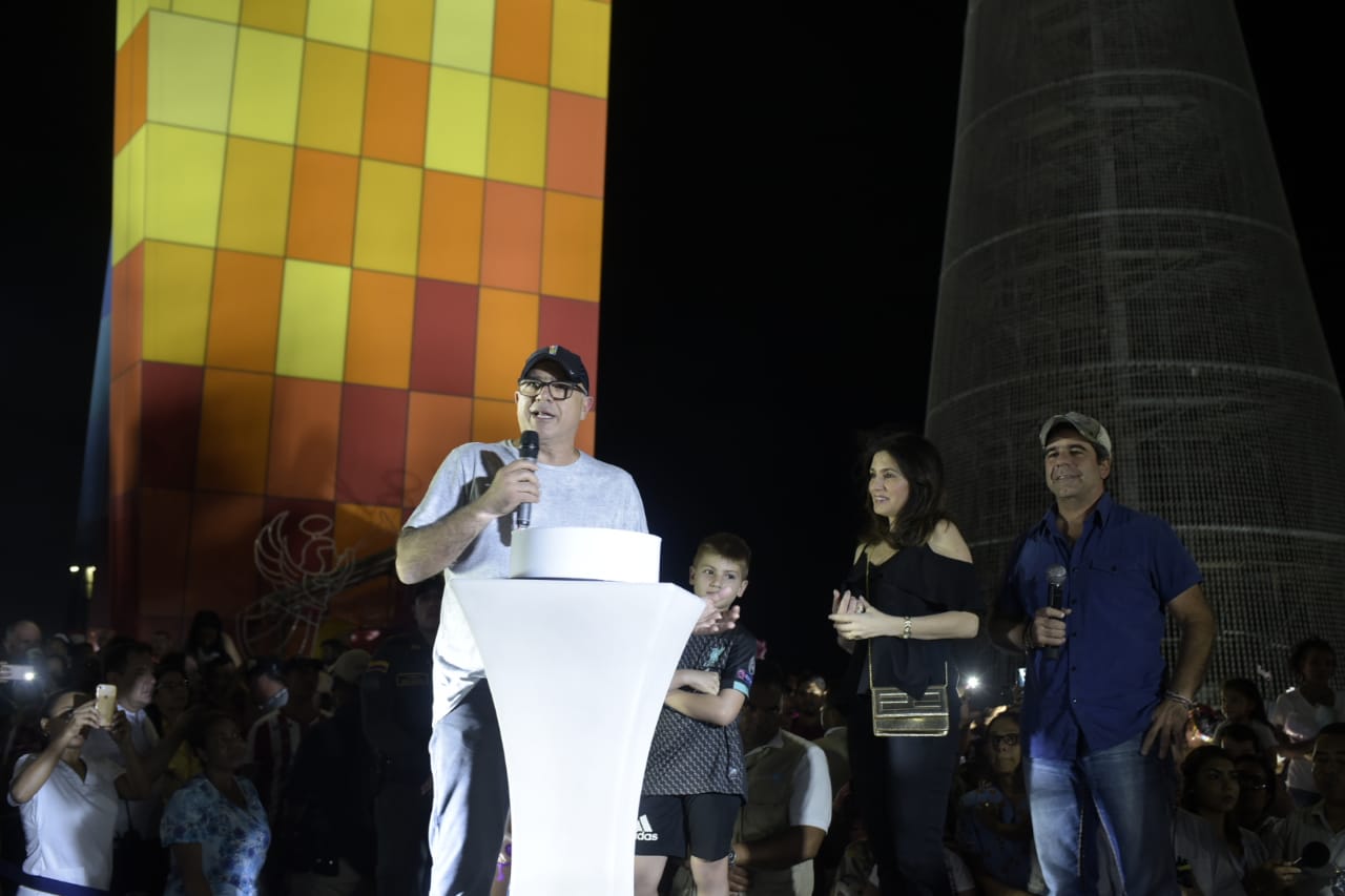 El COO de Tecnoglass, Christian Daes; la primera Dama, Katia Nule y el Alcalde de Barranquilla, Alejandro Char.
