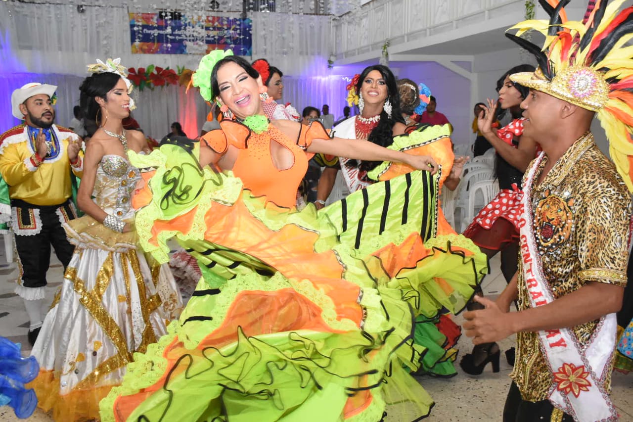 Andrea Escorcia y Estelio Oyola, Reyes del Carnaval Gay 2020.