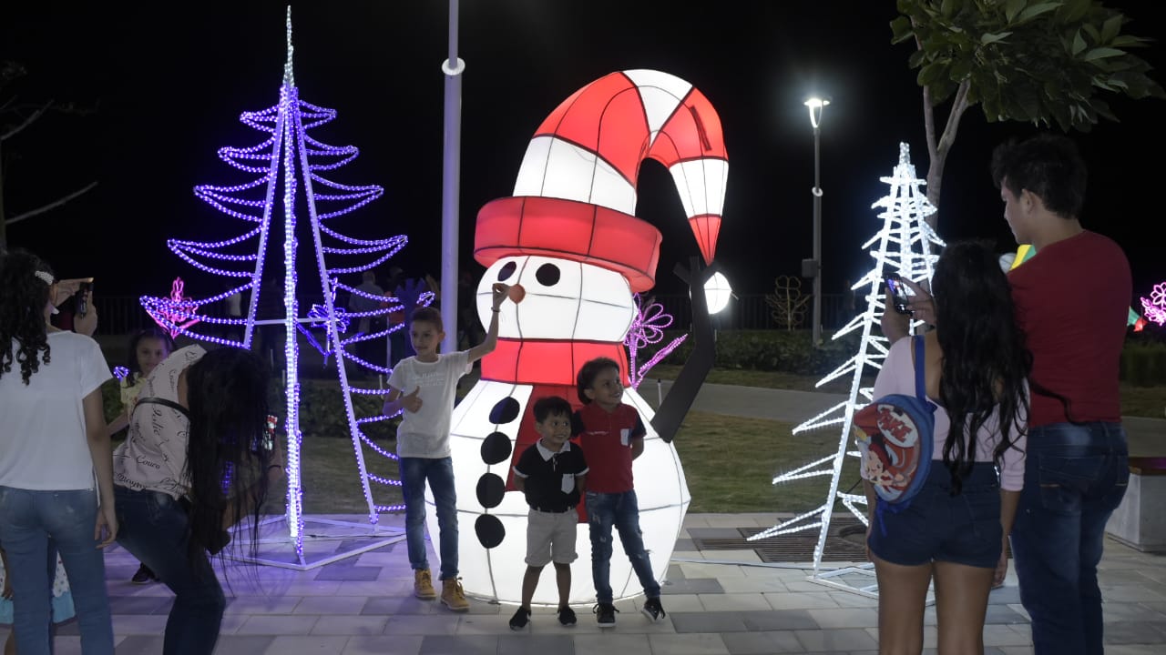 Los niños disfrutando.