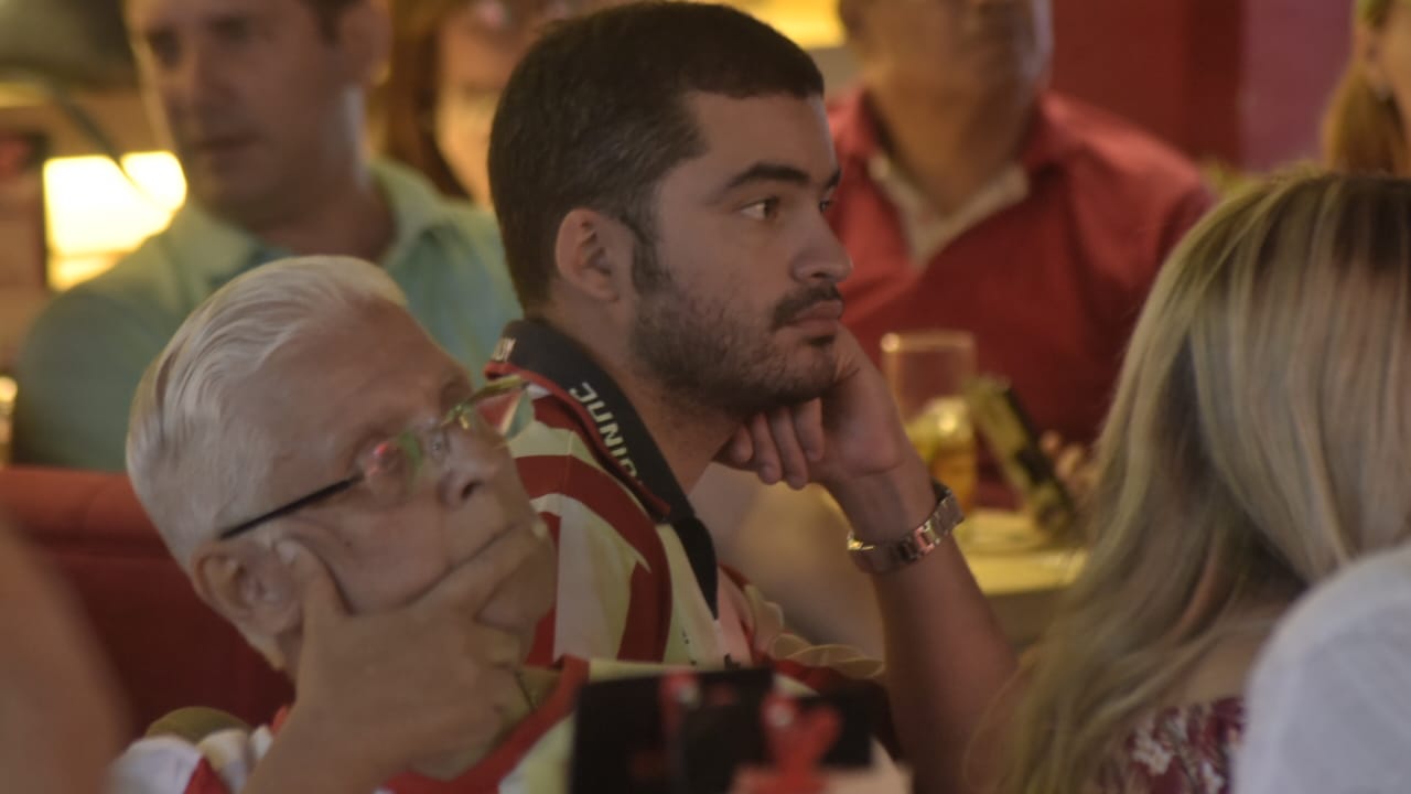 Hinchas de Junior en Búnker Social Club.