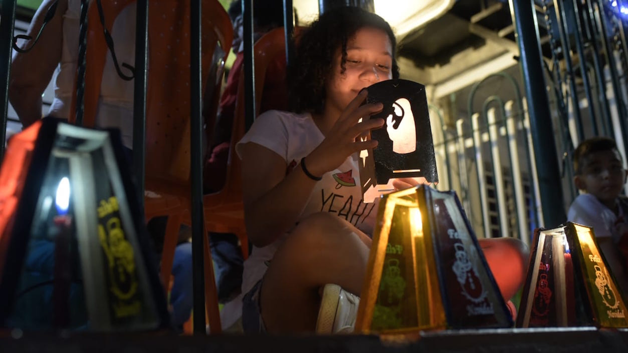 Alegría de los niños en la tradicional noche.