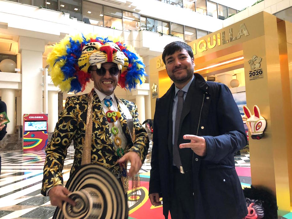 El Alcalde electo Jaime Pumarejo, con una representación del Carnaval.