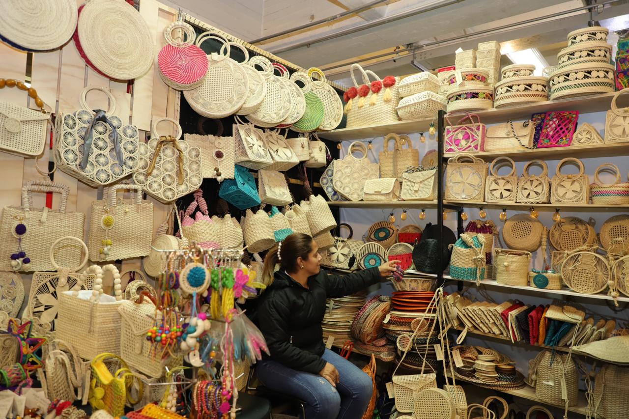 Algunas de las artesanías exhibidas en la convención.