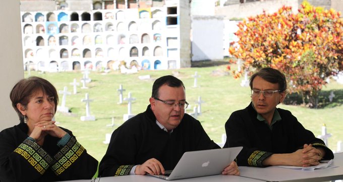 La diligencia se realiza en el marco del #Caso03 “Muertes ilegítimamente presentadas como bajas en combate por agentes del Estado” y del estudio de medidas cautelares en 17 territorios, donde se presume existen personas inhumadas dadas por desaparecidas durante el conflicto.