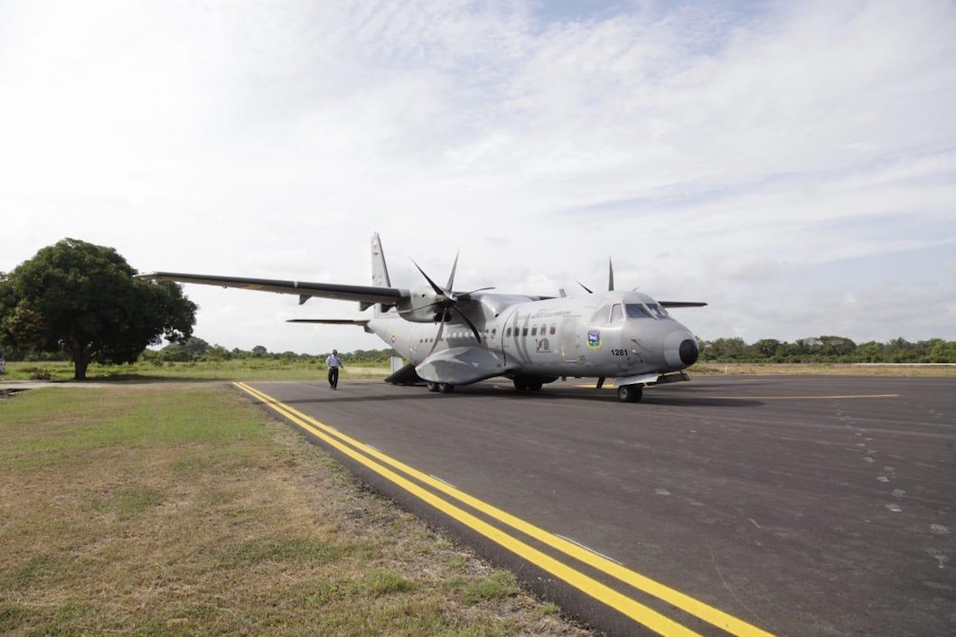 Aterrizaje en la nueva pista del aeropuerto.