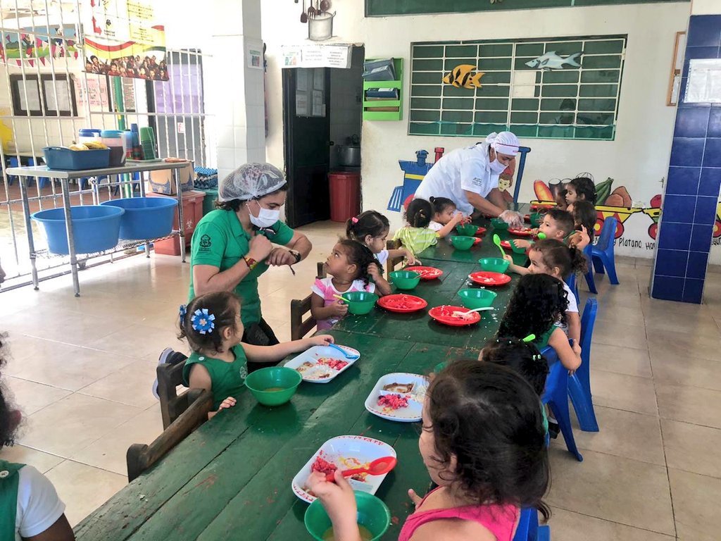 Comedores para los niños, con alimentos de alta calidad.