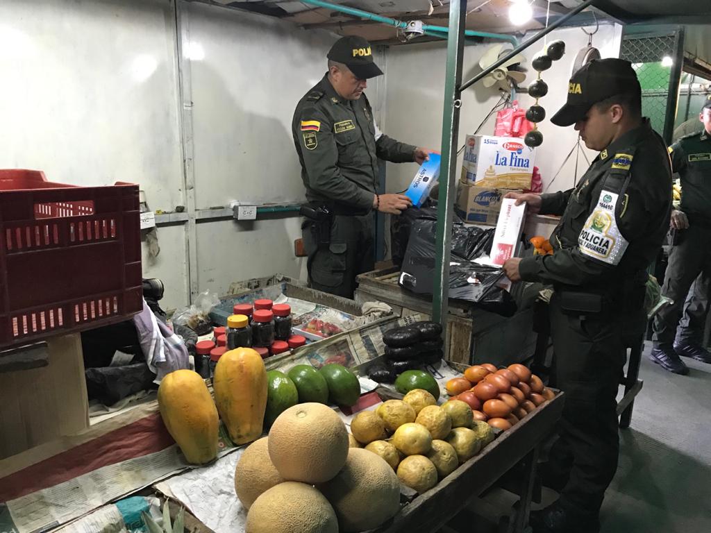 Los cigarrillos estaban ocultos entre las verduras.