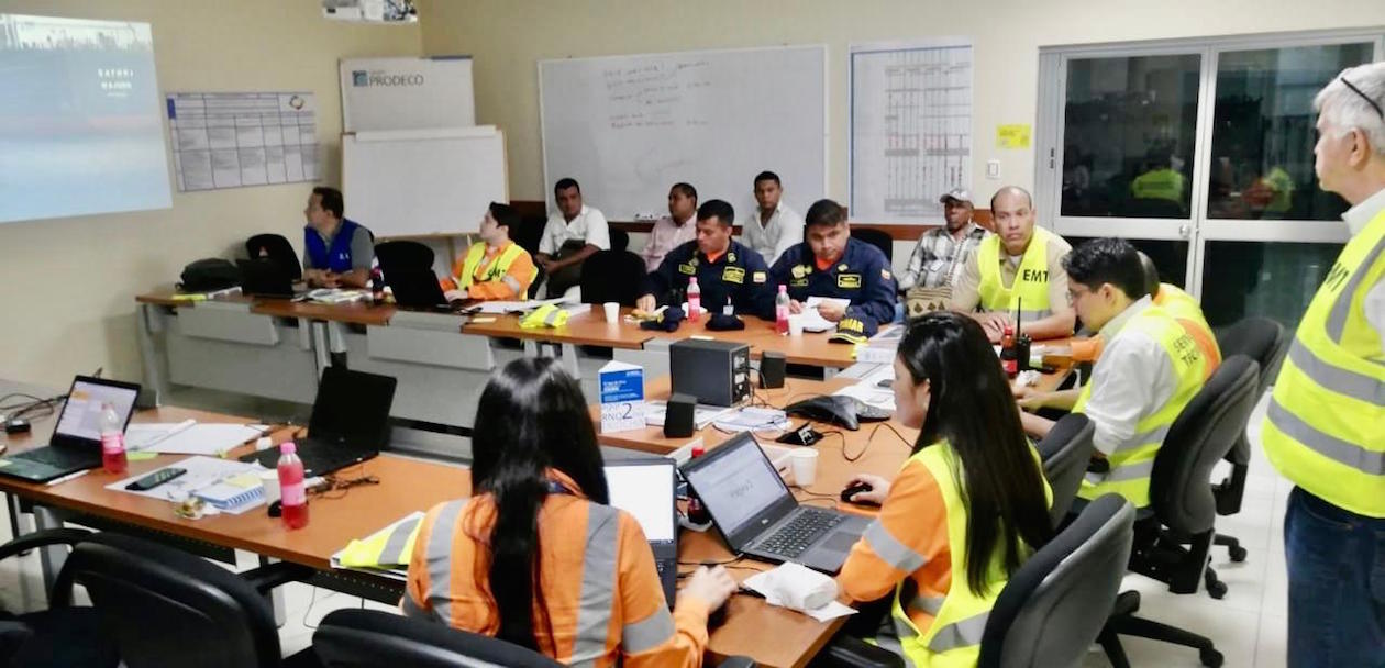 Diferentes autoridades monitoreando el operativo.