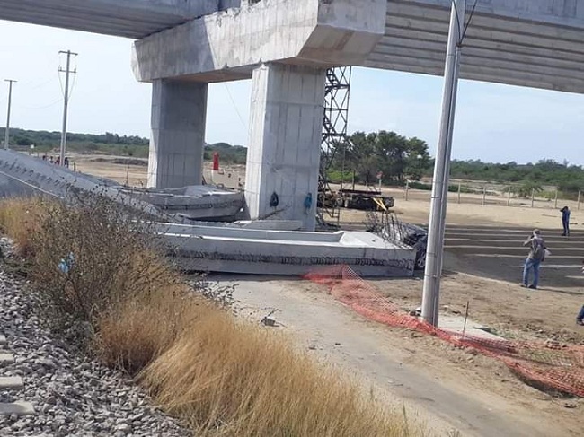 El puente está ubicado cerca a la vía férrea en Ciénaga.