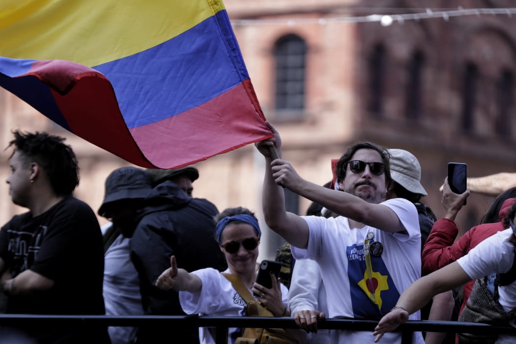 La cantante Catalina García y el humorista Alejandro Riaño en 'Un Canto por Colombia en la calle'.