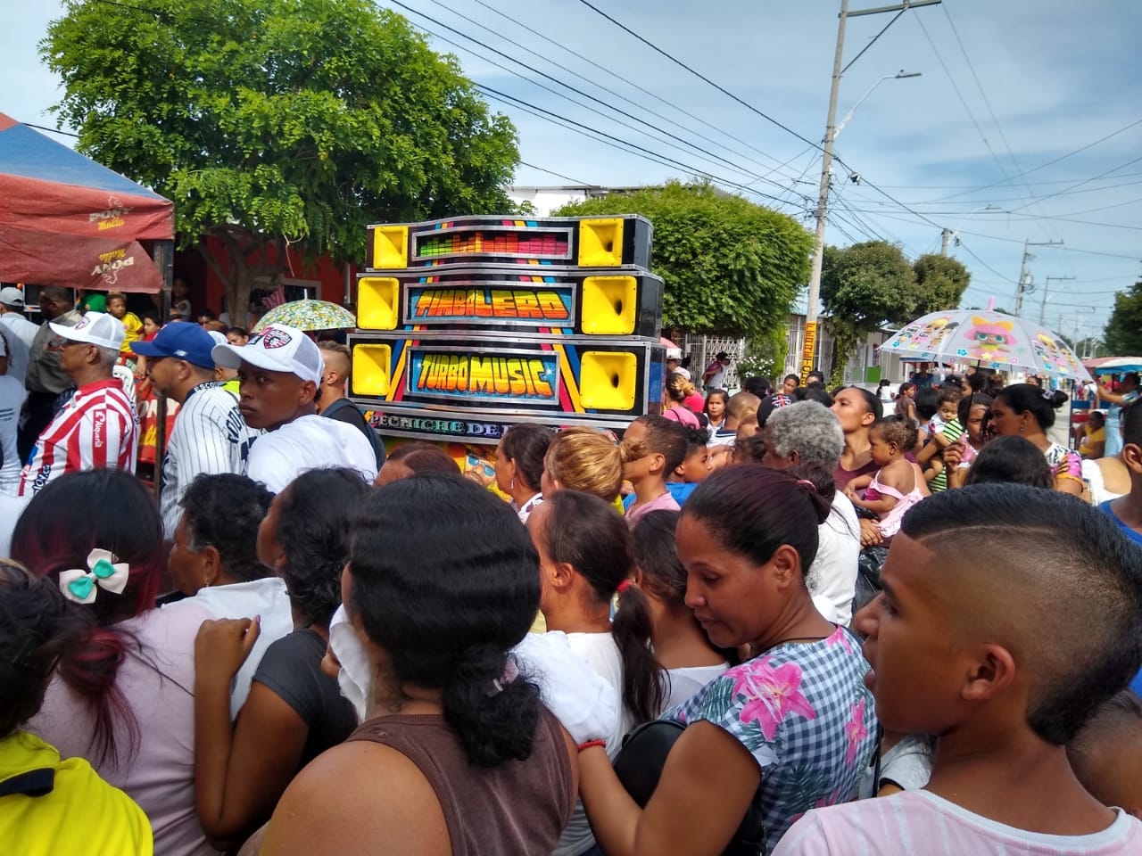 Teo entregó regalos en el barrio La Chinita.