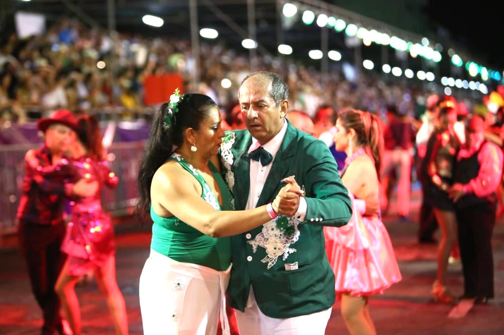 @AlcaldiaDeCali Público de todas las edades gozándose la feria.