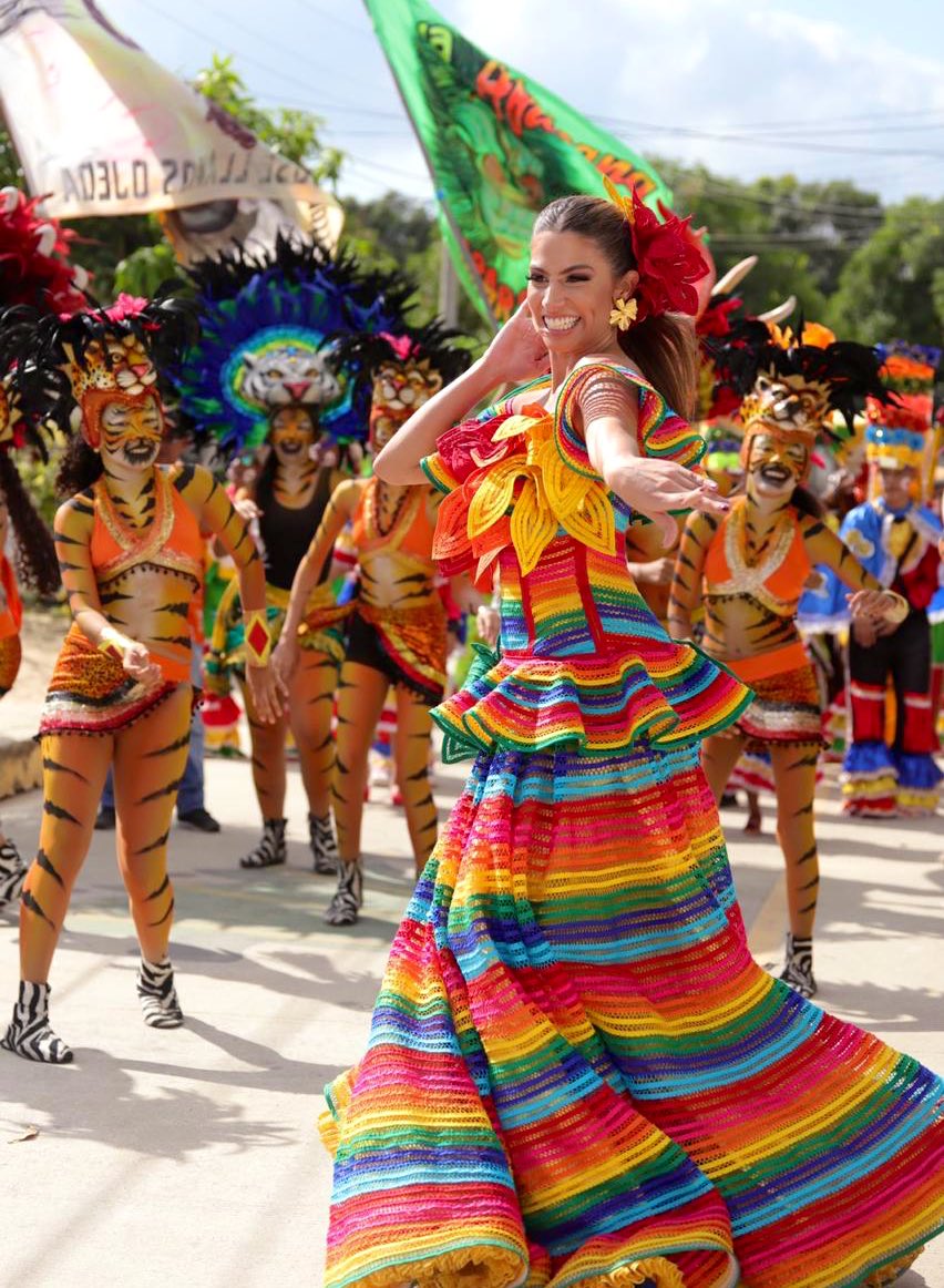 La Reina del Carnaval Isabella Chams durante el rodaje de su video.