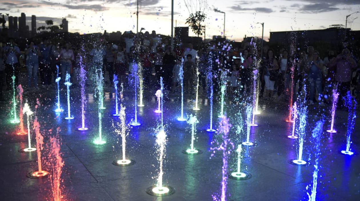 Plaza del agua en el Gran Malecón del Río.