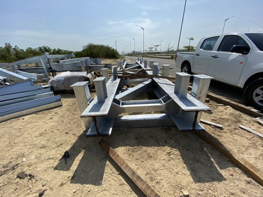 Twitter. Estructura para el monumento de la Aleta del Tiburón.