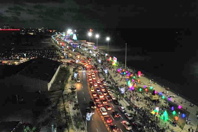 Vista nocturna del Gran Malecón del Río.