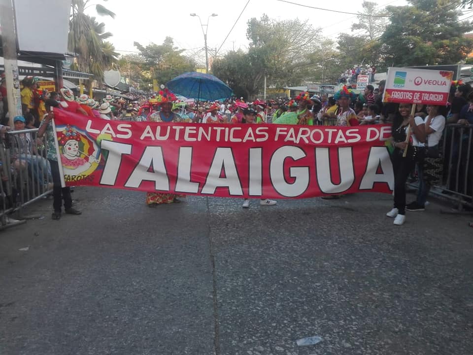 Estandarte de la Danza de las Auténticas Farotas de Talaigua Nuevo en las Fiestas del 20 de enero.