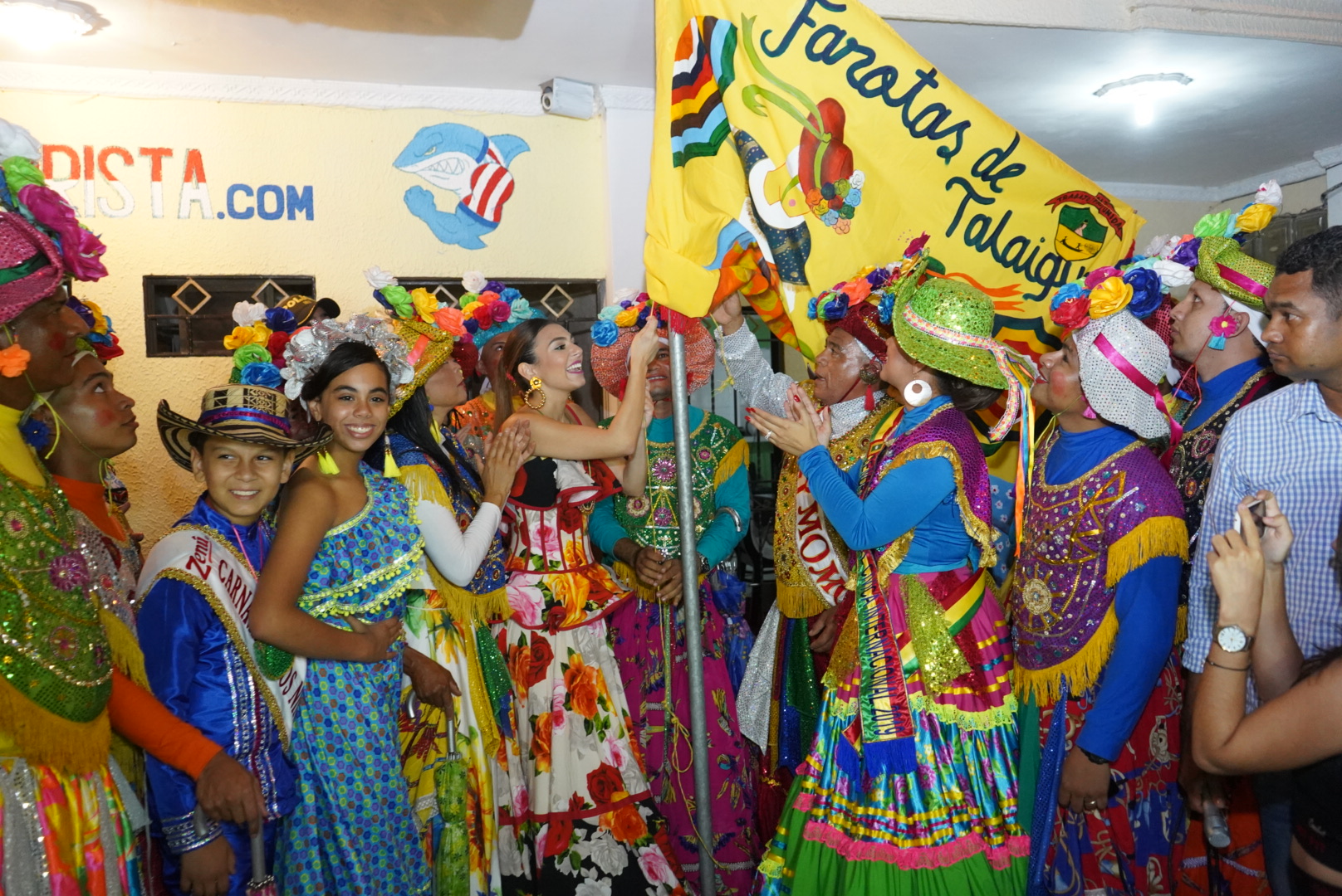 Izada de Bandera de la danza 'La Farota Mayor'.