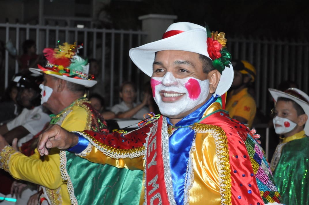 Pedro Tapias hizo por primera vez presencia en el desfile de la 44.