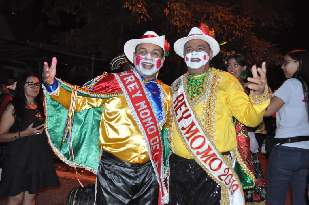 Pedro Tapias junto al Rey Momo, Freddy Cervantes.