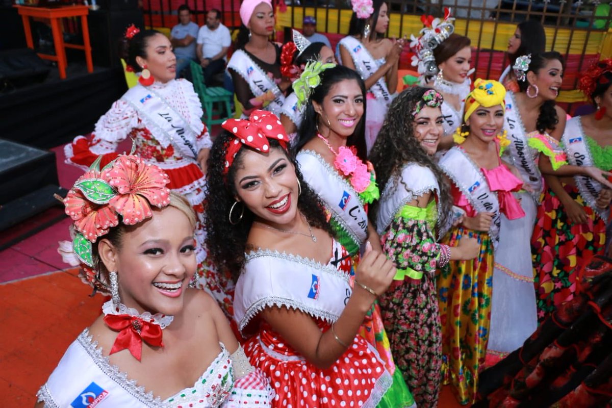 Grupo de aspirantes al Reinado Popular 2019.
