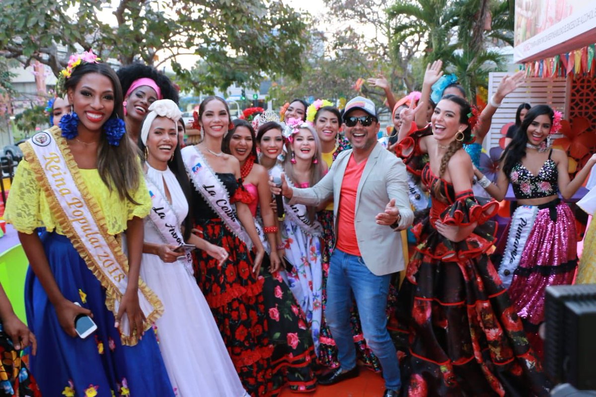El cantante Wilfran Castillo compartió con las candidatas.