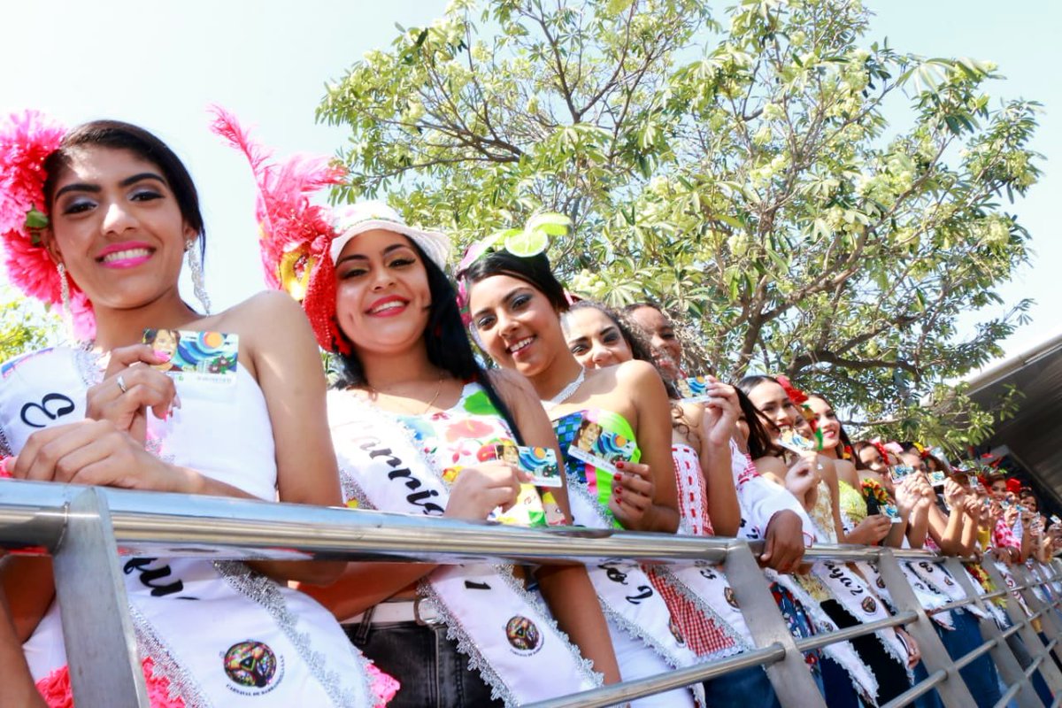 Las aspirantes han tenido la oportunidad de compartir su belleza en público.