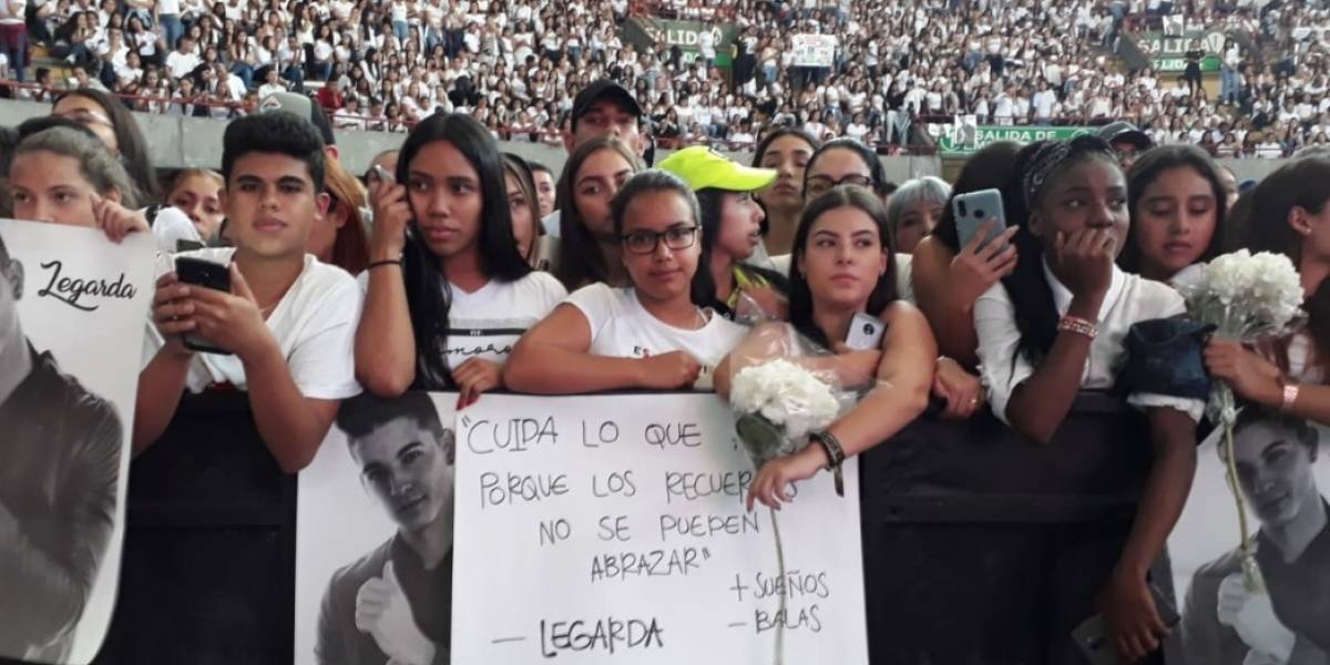 Fans de Legarda en su homenaje.