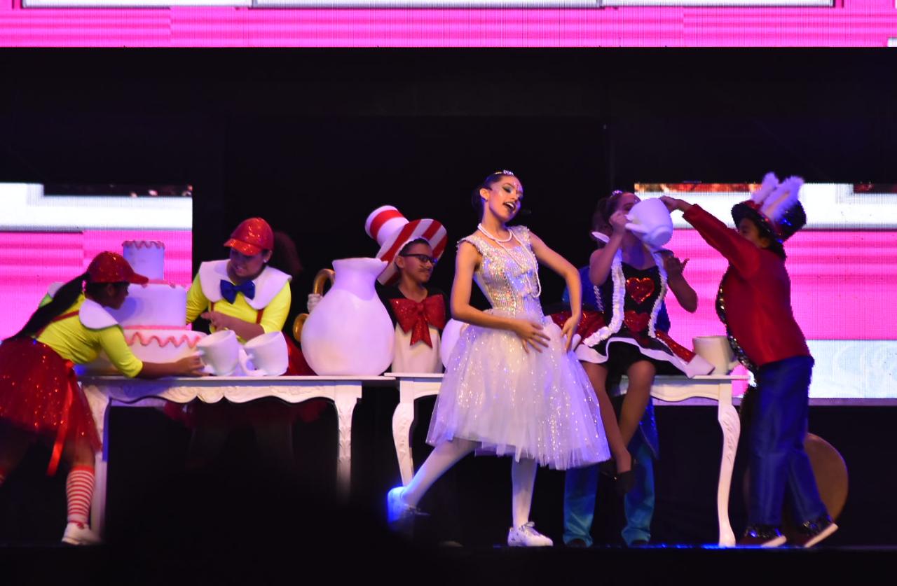 Los Reyes Infantiles, César De La Hoz e Isabella Chacón