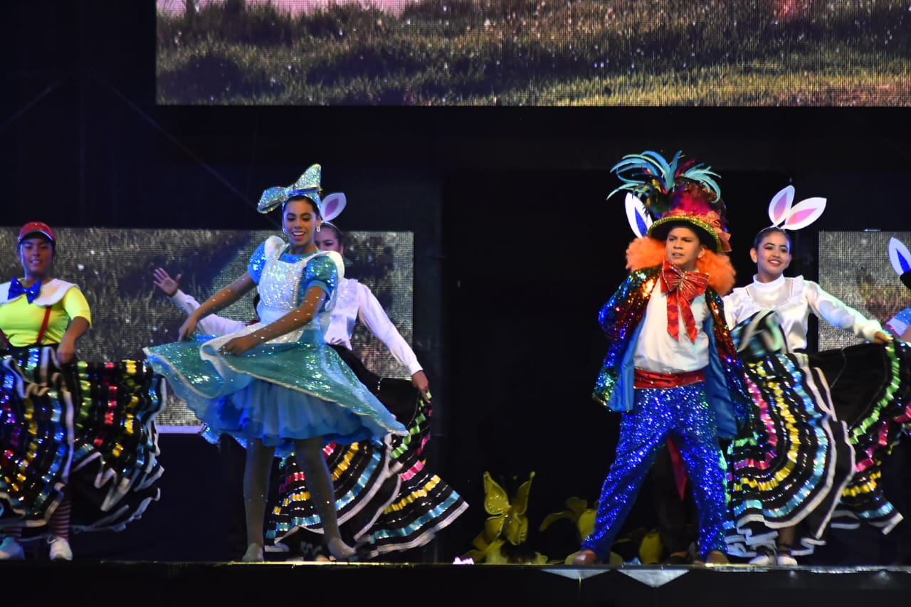Los Reyes Infantiles, César De La Hoz e Isabella Chacón
