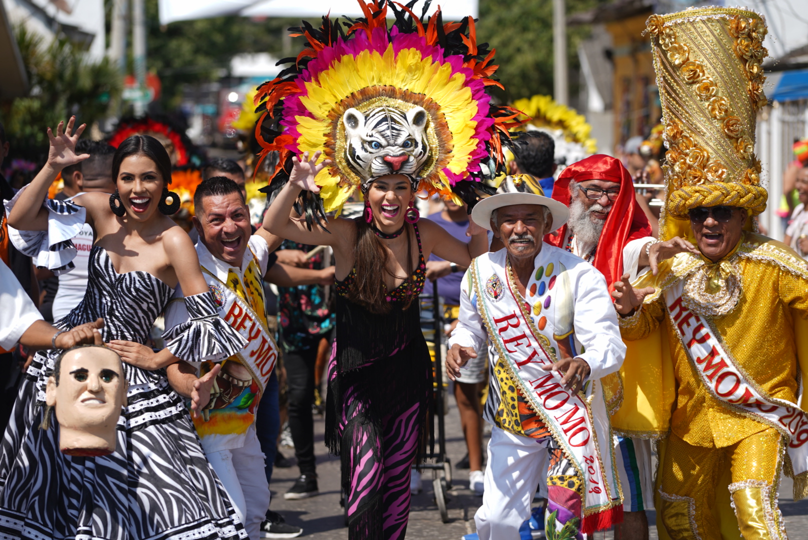 La Reina Carolina se tomó las calles de Galapa con la comparsa Selva Africana.