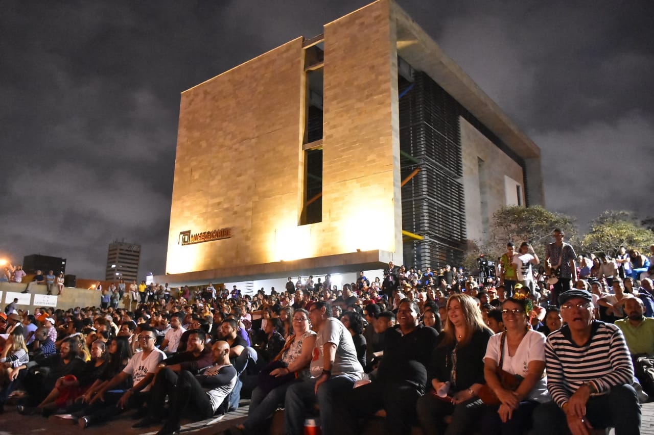 Público en el Parque Cultural del Caribe.