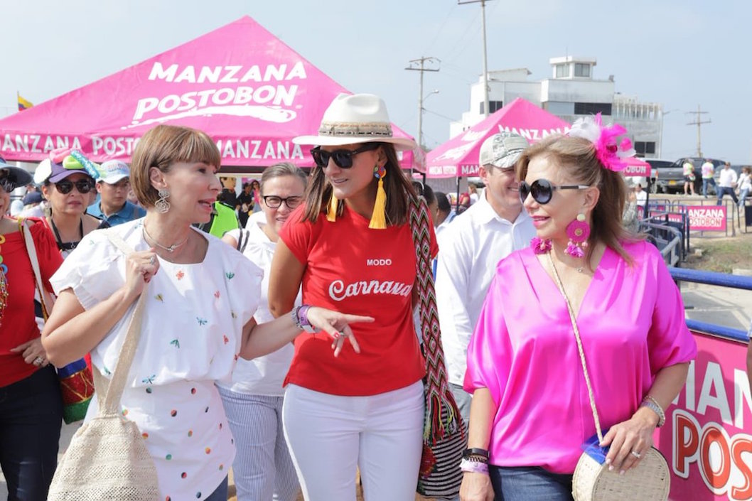 Las Ministras de Trabajo, Alicia Arango, y de Transporte Ángela María Orozco.