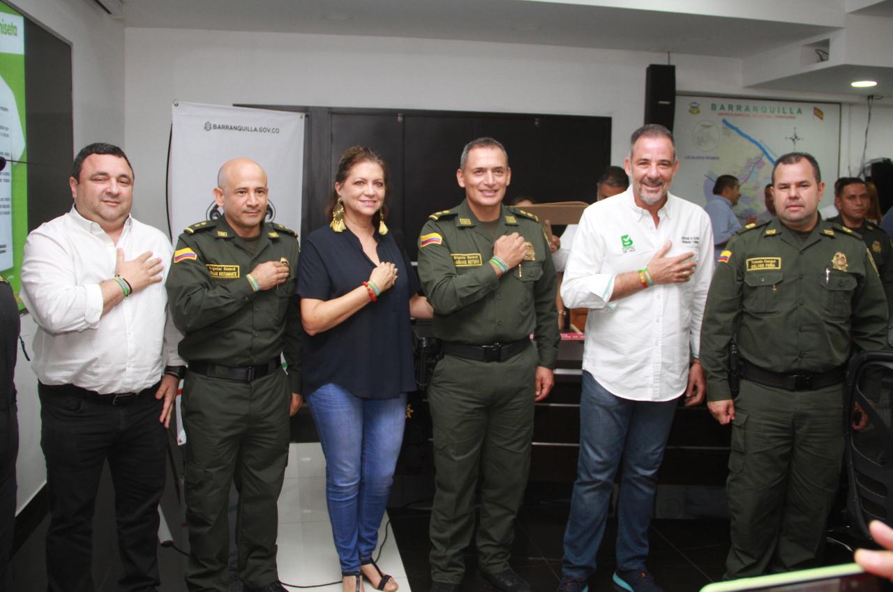 Yesid Turbay, jefe de la Oficina para la Seguridad y Convivencia; Hernán Bustamante, comandante de la Regional 8; Carla Celia, directora de Canraval S.A.S.; Mariano Botero, comandante de la Policía Metropolitana y Juan José Jaramillo, secretario de Cultura, Patrimonio y Turismo de Barranquilla.
