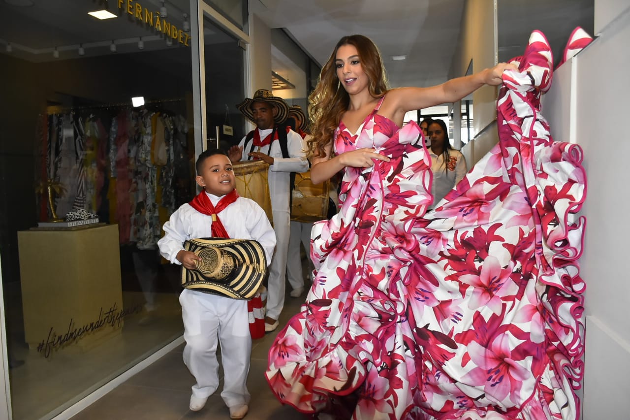 Entrada de la Reina del Carnaval al evento.
