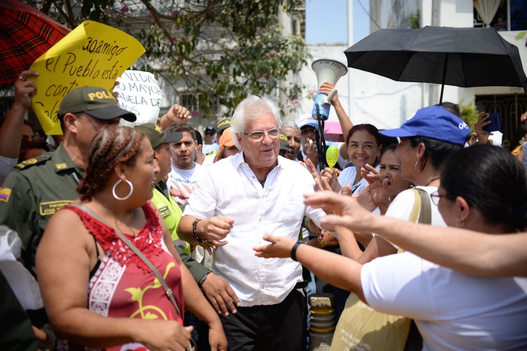 Cuando era recibido por los soledeños en la plaza.