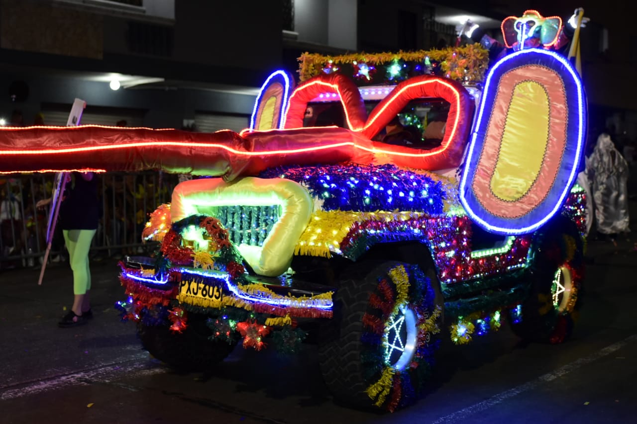 Un carro ataviado con la marimonda,