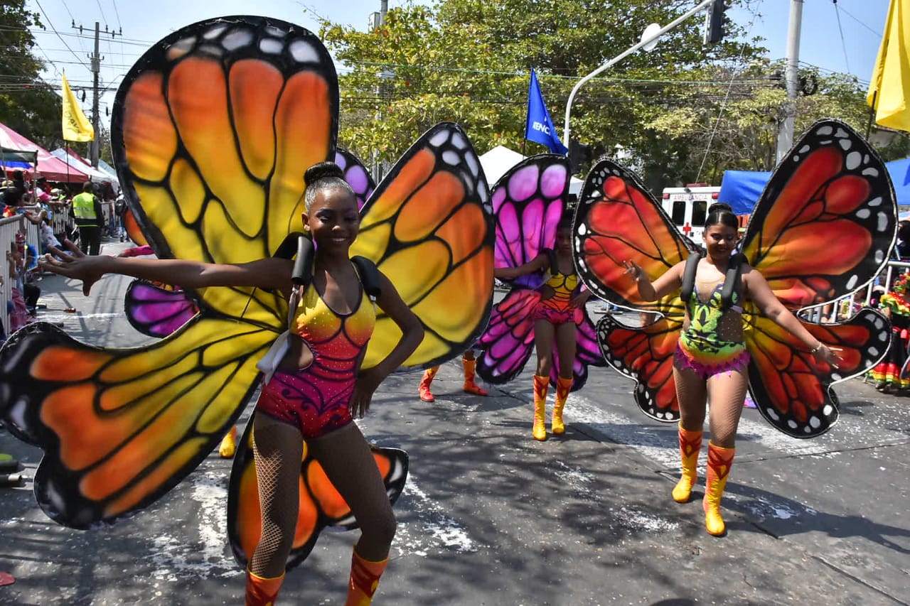 Comparsa de fantasía de mariposas.