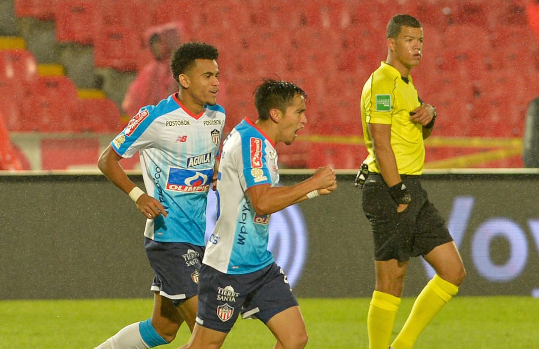Fabián Sambueza celebrando su segundo gol de la noche.