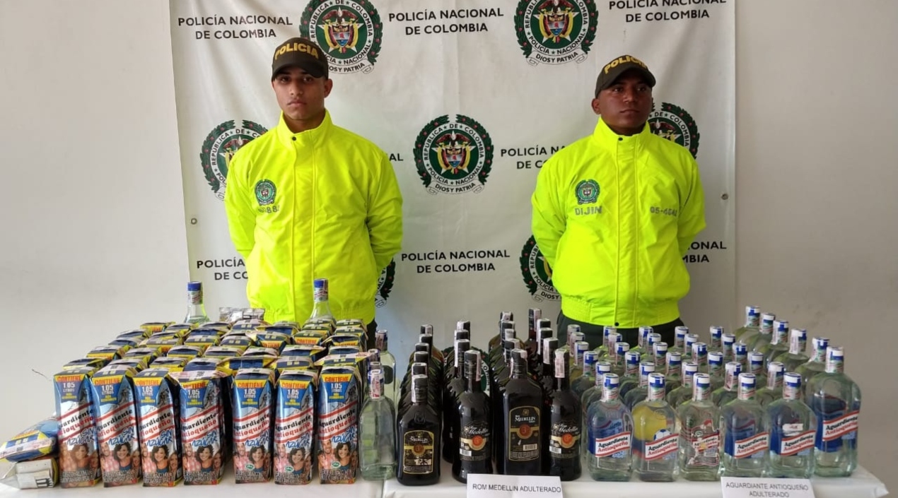 Policía de Atlántico. Licor adulterado incautado que pretendía ser comercializado en las festividades de Santo Tomás.