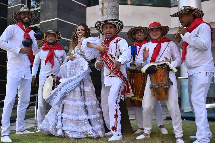 Cristian Mercado. Los Reyes del Carnaval de la 44 Kelly Restrepo y Pedro Tapias.