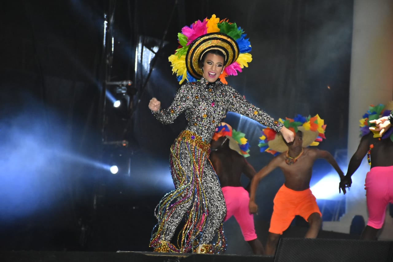 La Reina hizo un homenaje al son de negro.