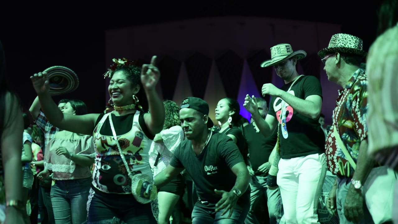 Rueda de la cumbia en la Noche de Tambó.