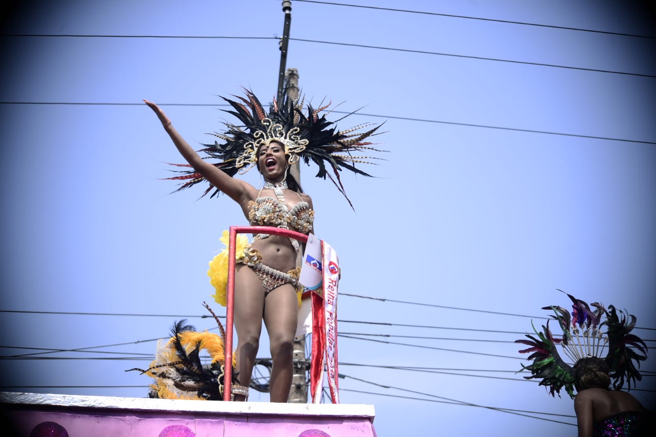 Geraldine Quiroz Bermúdez, del barrio San Luis, la reina Popular.