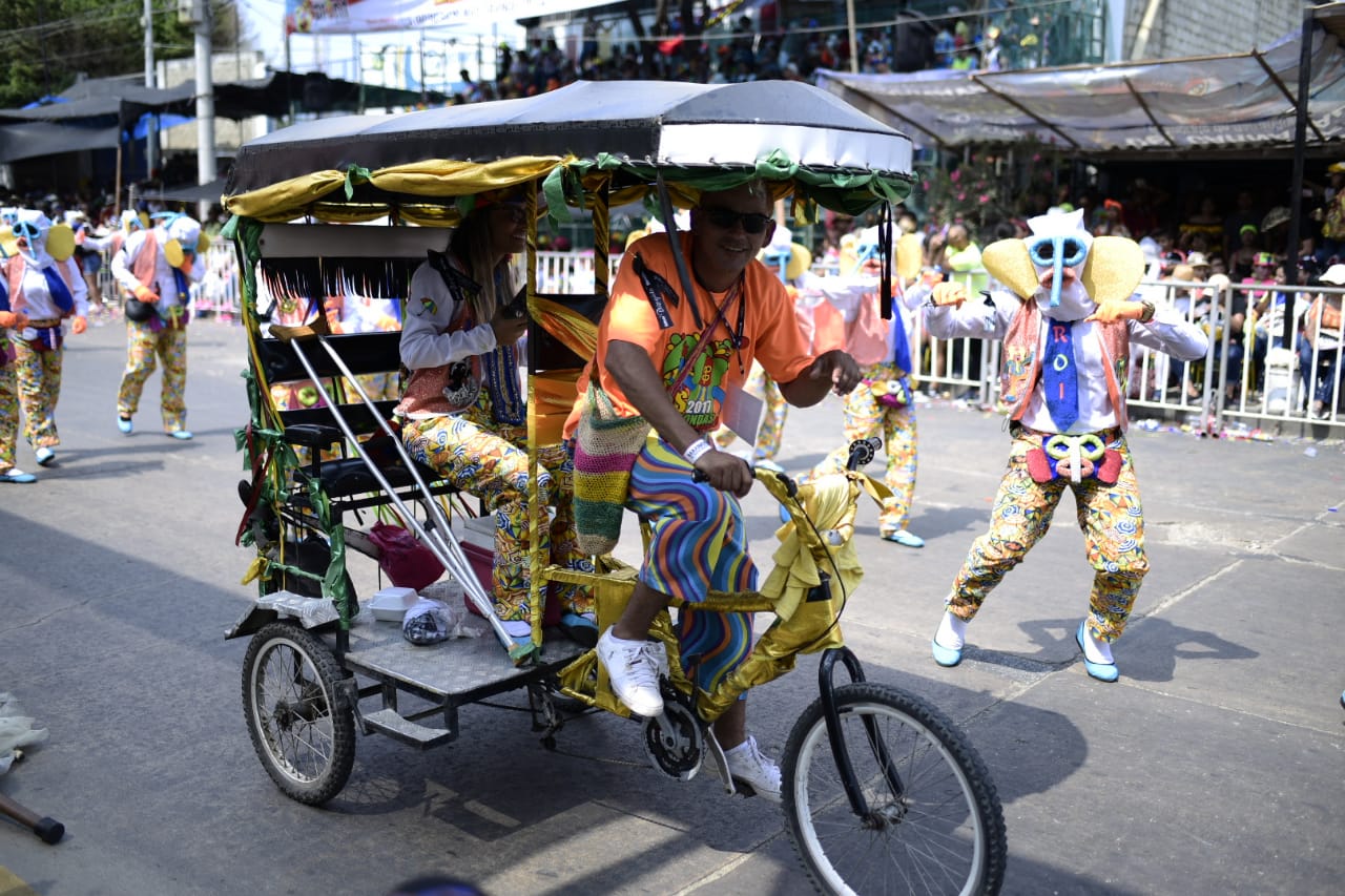 Leslie Morales Gómez, hija de 'Paragüita' y el conductor del bicitaxi, Háder Enrique López.