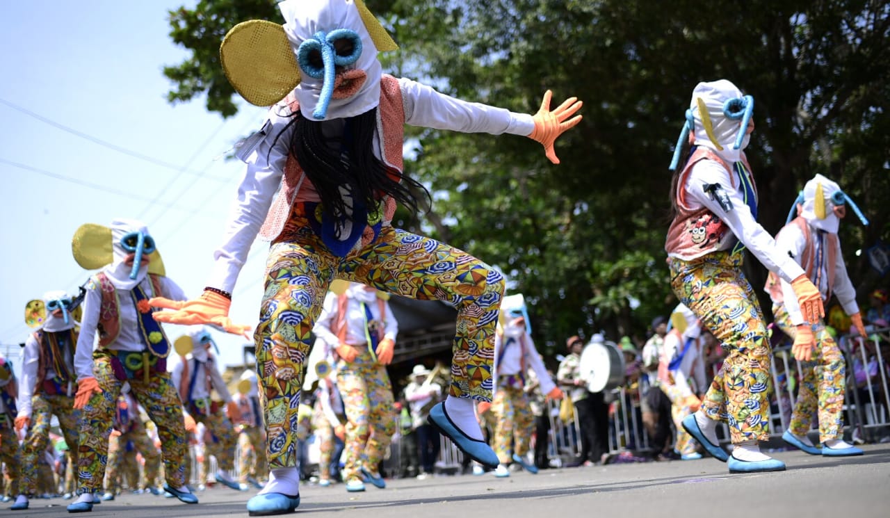 Las Marimondas de Barrio Abajo en acción durante la Batalla de Flores.